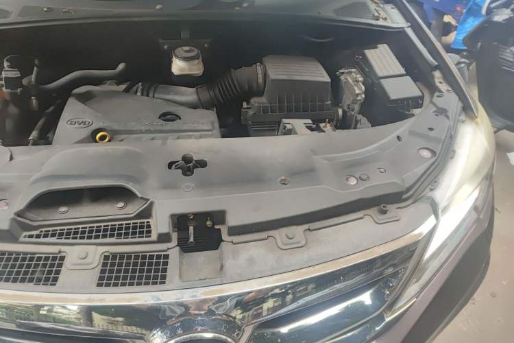 Used BYD S7 2015 2.0T Automatic Prestige Model Engine Bay Left