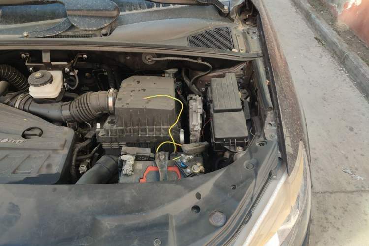 Used BYD S7 2015 2.0T Upgraded Automatic Luxury Version Engine Bay Left