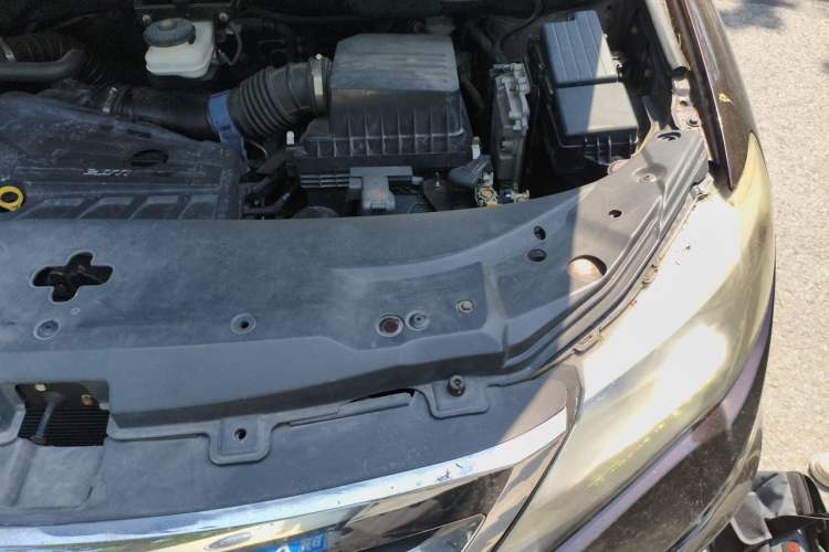 Used BYD S7 2015 2.0T Automatic Prestige Model Engine Bay Left