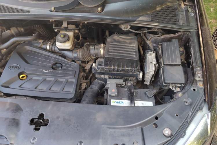 Used BYD S7 2015 2.0T Upgraded Automatic Luxury Version Engine Bay Left