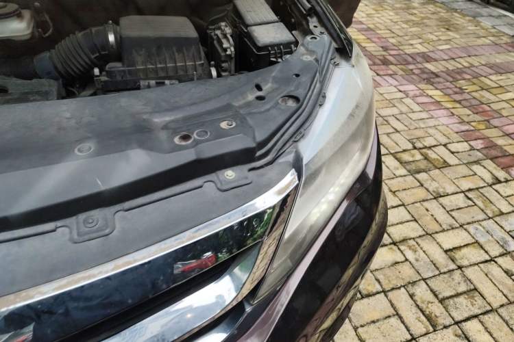Used BYD S7 2015 2.0T Automatic Prestige Model Engine Bay Left