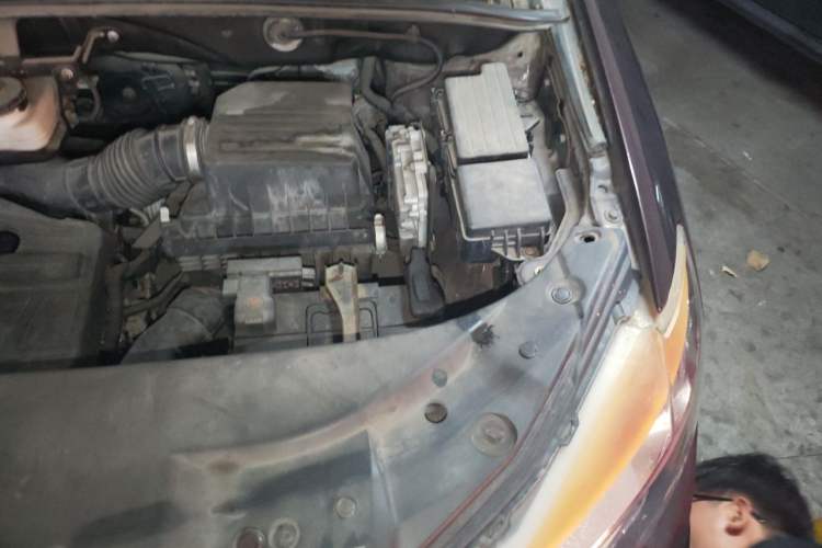 Used BYD S7 2015 2.0T Upgraded Automatic Flagship Version Engine Bay Left