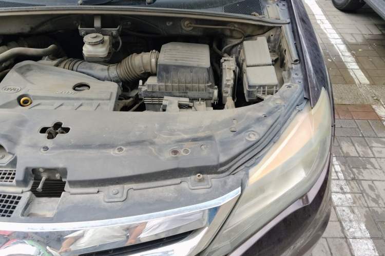 Used BYD S7 2015 2.0T Upgraded Automatic Luxury Version Engine Bay Left