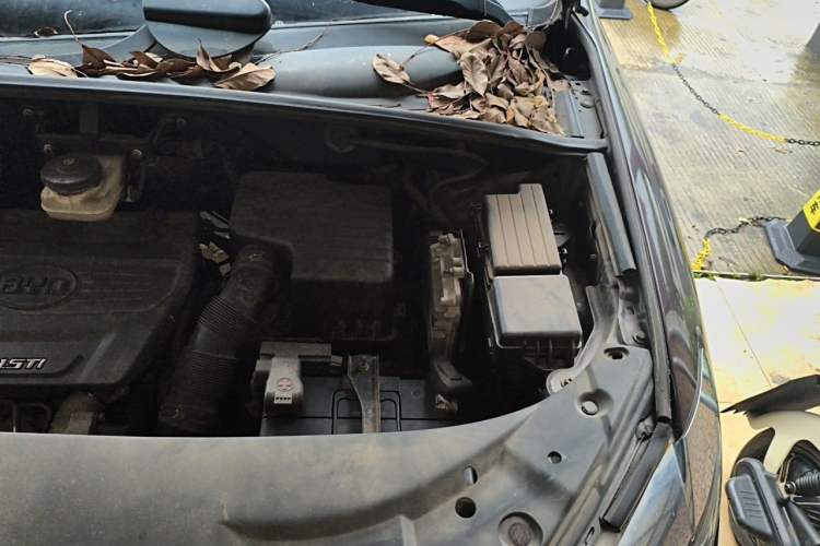 Used BYD S7 2015 1.5T Manual Luxury Model Engine Bay Left