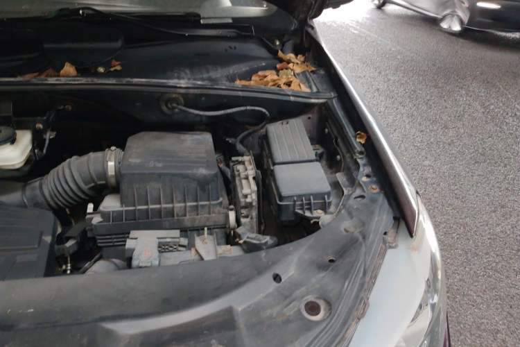 Used BYD S7 2015 2.0T Automatic Luxury Model Engine Bay Left
