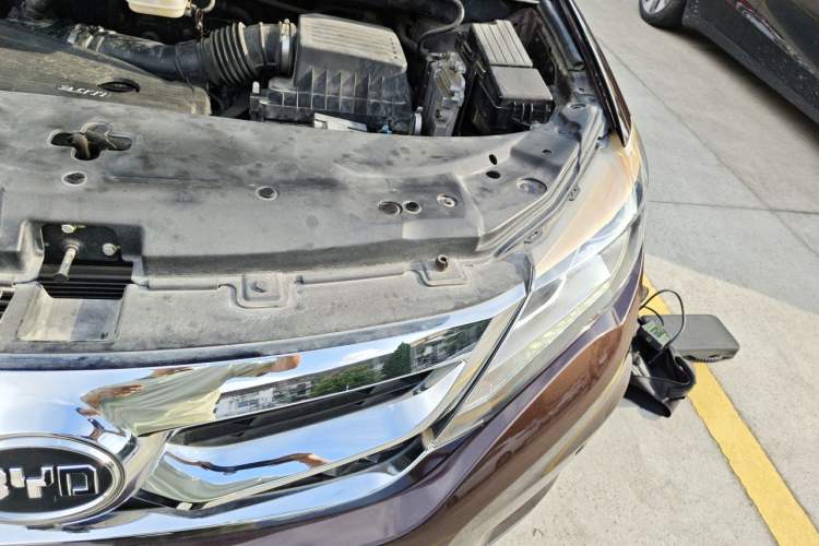 Used BYD S7 2015 2.0T Upgraded Automatic Luxury Version Engine Bay Left