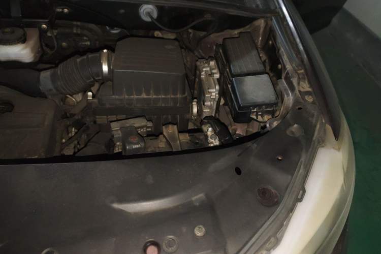 Used BYD S7 2015 2.0T Automatic Prestige Model Engine Bay Left