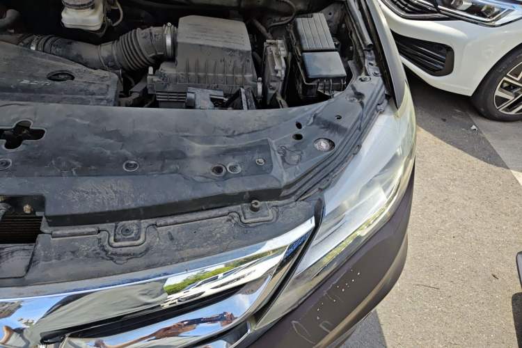 Used BYD S7 2015 2.0T Upgraded Automatic Luxury Version Engine Bay Left