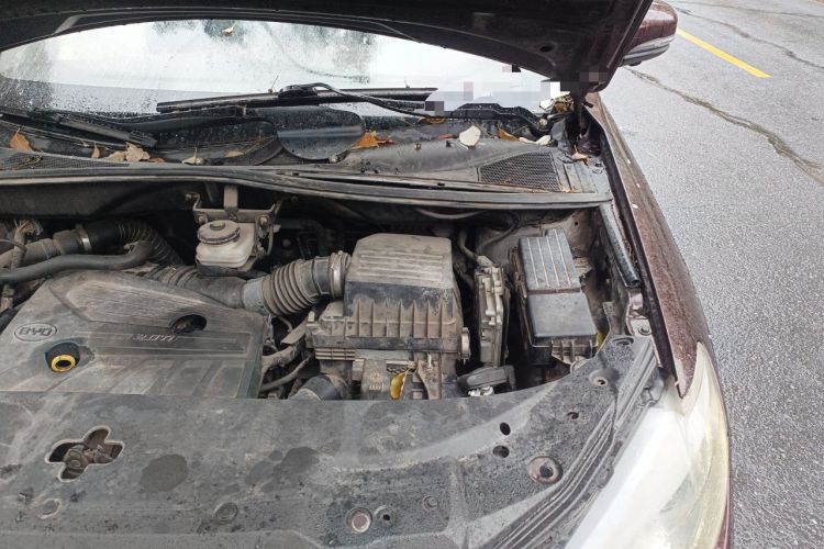 Used BYD S7 2015 2.0T Upgraded Automatic Luxury Version Engine Bay Left