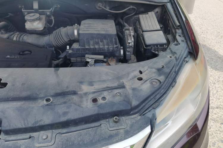 Used BYD S7 2015 2.0T Upgraded Automatic Flagship Version Engine Bay Left