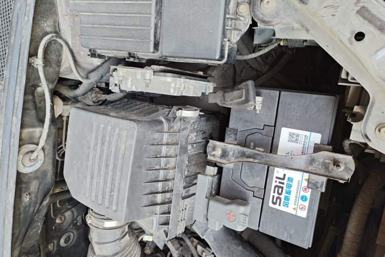 Used BYD S7 2015 2.0T Automatic Flagship Edition Engine Bay Left