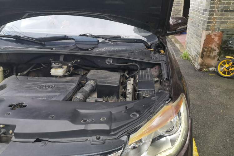 Used BYD S7 2015 1.5T Upgraded Manual Luxury Model Engine Bay Left