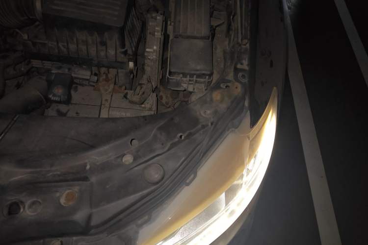 Used BYD S7 2015 2.0T Upgraded Automatic Flagship Version Engine Bay Left