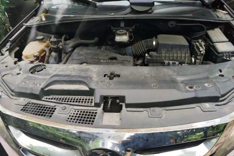 Used BYD S7 2015 2.0T Automatic Prestige Model Engine Bay