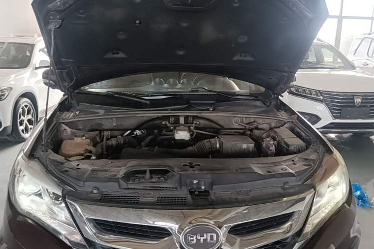 Used BYD S7 2015 2.0T Upgraded Automatic Flagship Version Engine Bay