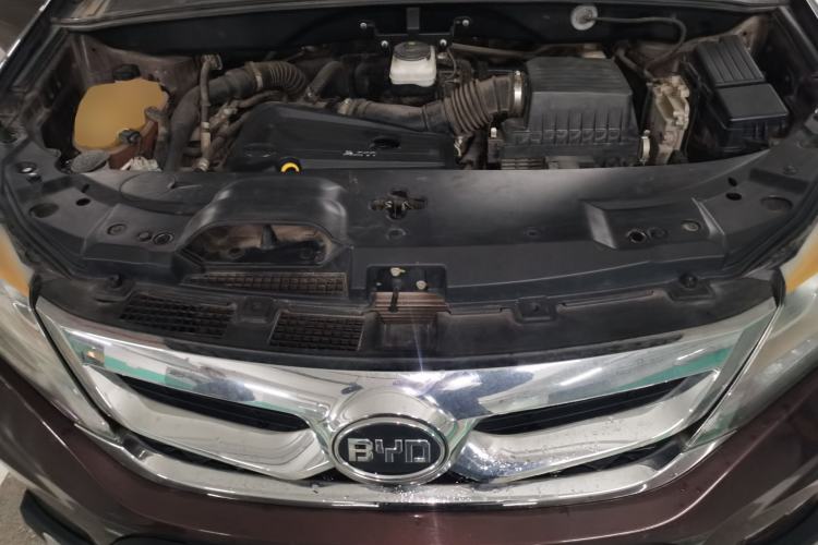 Used BYD S7 2015 2.0T Upgraded Automatic Luxury Version Engine Bay