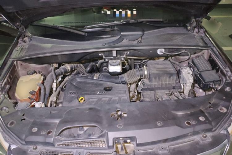 Used BYD S7 2015 2.0T Automatic Prestige Model Engine Bay
