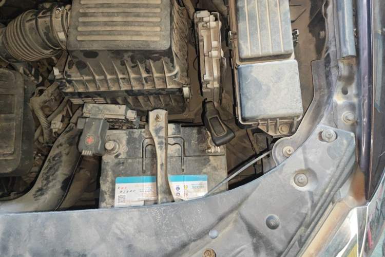Used BYD S7 2015 2.0T Upgraded Automatic Luxury Version Engine Bay Right