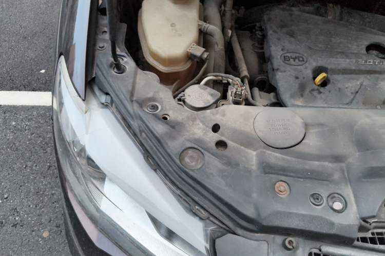 Used BYD S7 2015 2.0T Upgraded Automatic Luxury Version Engine Bay Right