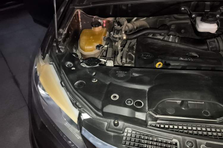 Used BYD S7 2015 2.0T Upgraded Automatic Flagship Version Engine Bay Right