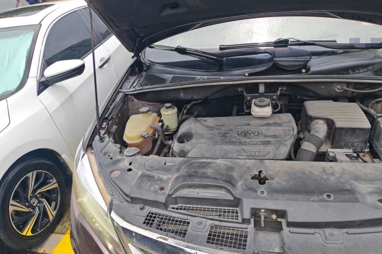 Used BYD S7 2015 1.5T Upgraded Manual Luxury Model Engine Bay Right