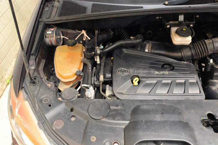 Used BYD S7 2015 2.0T Automatic Prestige Model Engine Bay Right