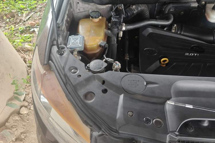 Used BYD S7 2015 2.0T Upgraded Automatic Luxury Version Engine Bay Right