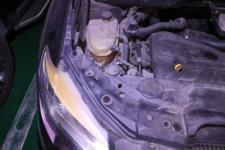 Used BYD S7 2015 2.0T Upgraded Automatic Flagship Version Engine Bay Right