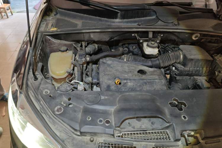 Used BYD S7 2015 2.0T Upgraded Automatic Luxury Version Engine Bay Right
