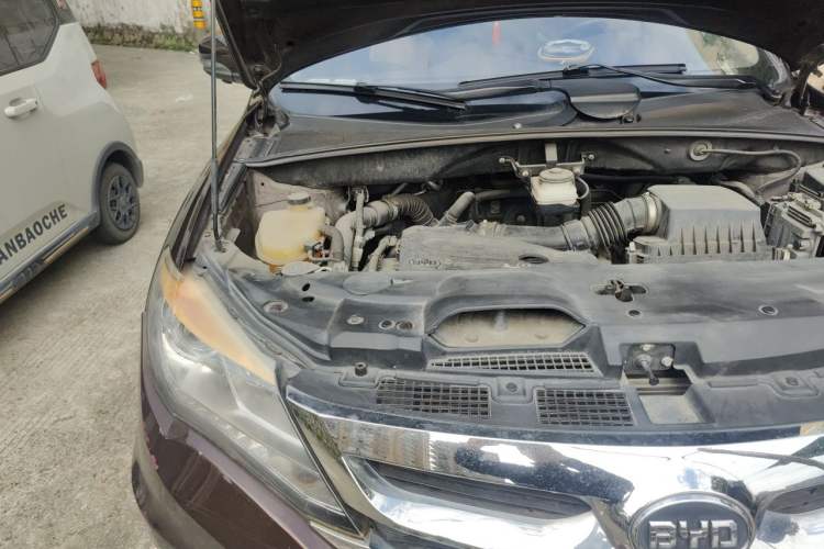 Used BYD S7 2015 2.0T Upgraded Automatic Luxury Version Engine Bay Right