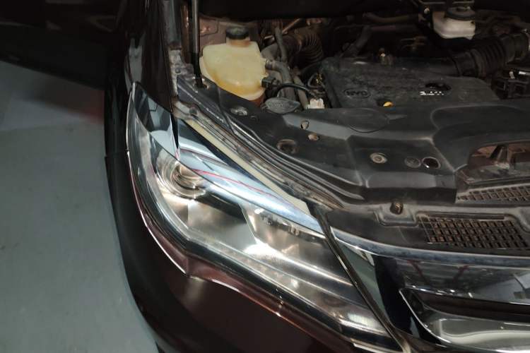 Used BYD S7 2015 2.0T Upgraded Automatic Luxury Version Engine Bay Right