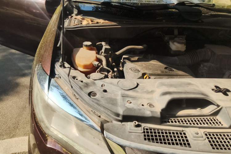 Used BYD S7 2015 2.0T Upgraded Automatic Luxury Version Engine Bay Right