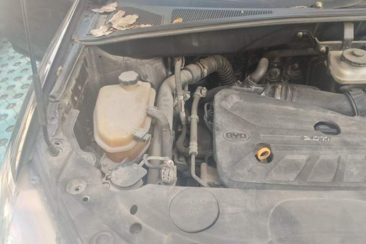 Used BYD S7 2015 2.0T Upgraded Automatic Luxury Version Engine Bay Right