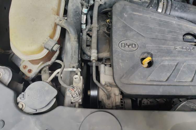 Used BYD S7 2015 2.0T Automatic Prestige Model Engine Bay Right