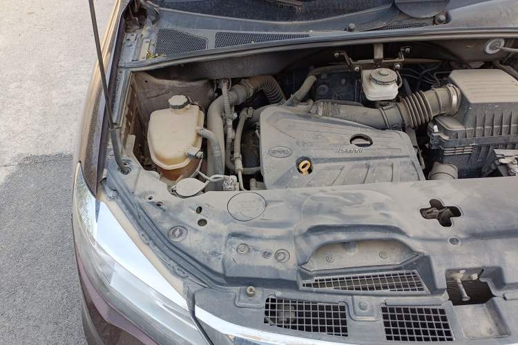 Used BYD S7 2015 2.0T Upgraded Automatic Luxury Version Engine Bay Right
