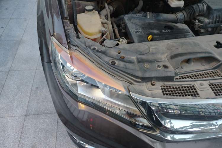 Used BYD S7 2015 2.0T Upgraded Automatic Luxury Version Engine Bay Right
