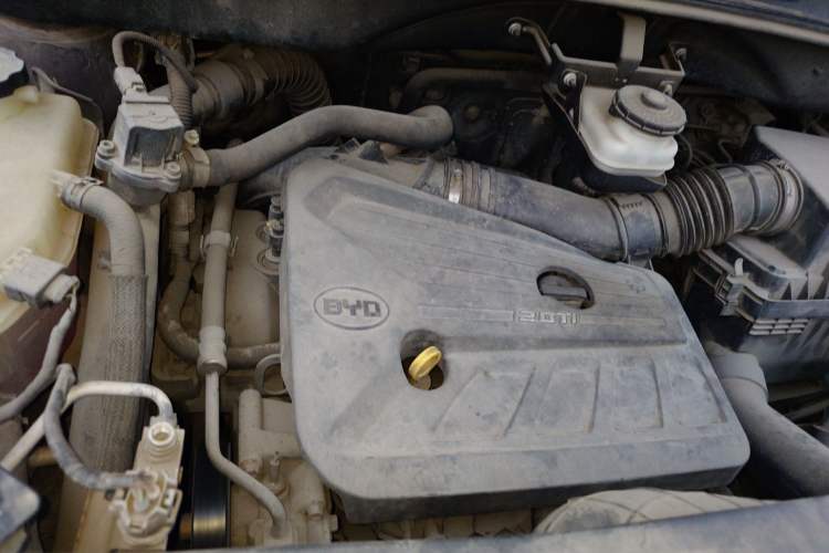 Used BYD S7 2015 2.0T Upgraded Automatic Luxury Version Engine Bay Right
