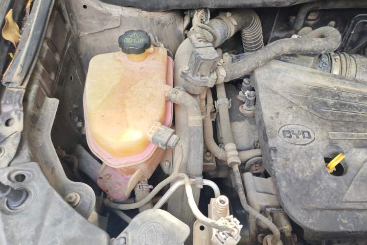 Used BYD S7 2015 2.0T Automatic Prestige Model Engine Bay Right