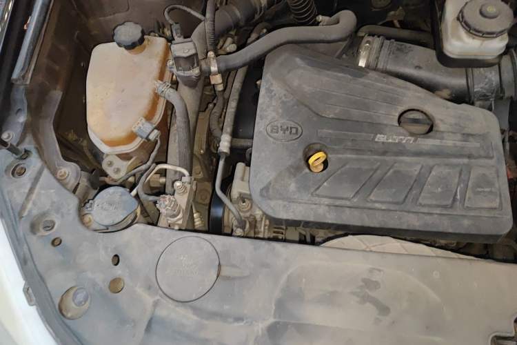Used BYD S7 2015 2.0T Upgraded Automatic Luxury Version Engine Bay Right