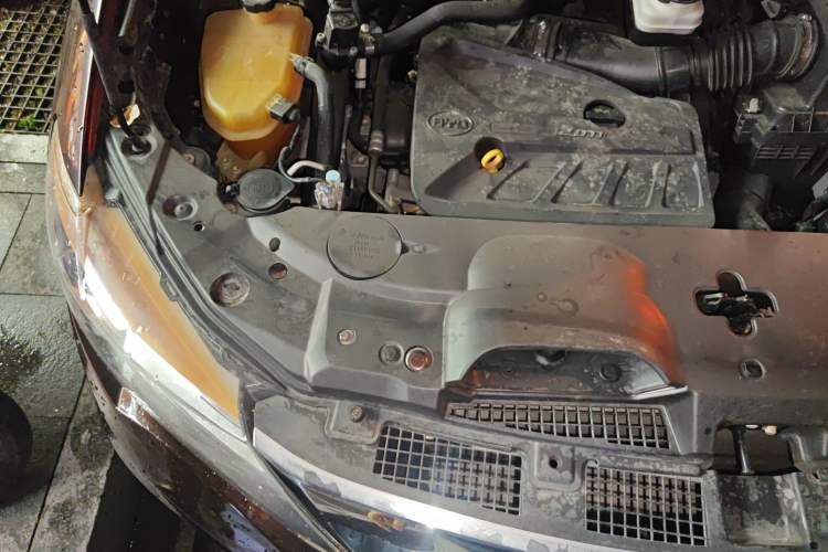 Used BYD S7 2015 2.0T Upgraded Automatic Luxury Version Engine Bay Right