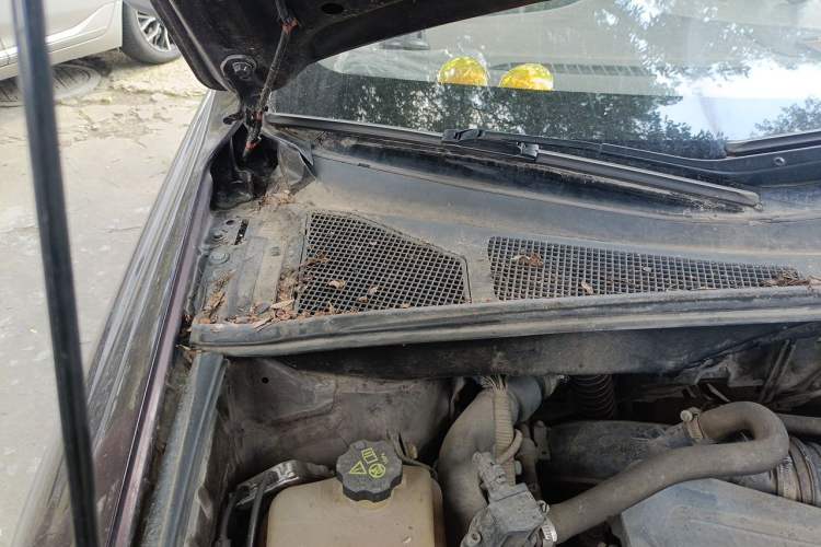 Used BYD S7 2015 2.0T Automatic Prestige Model Engine Bay Right