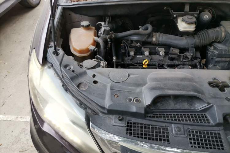Used BYD S7 2015 2.0T Upgraded Automatic Flagship Version Engine Bay Right