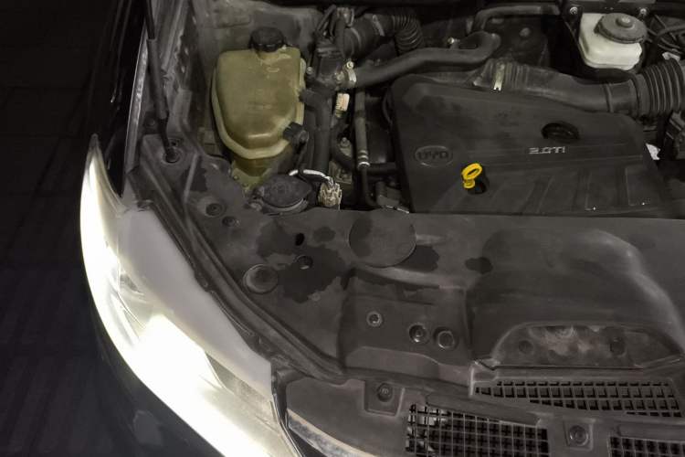 Used BYD S7 2015 2.0T Upgraded Automatic Luxury Version Engine Bay Right