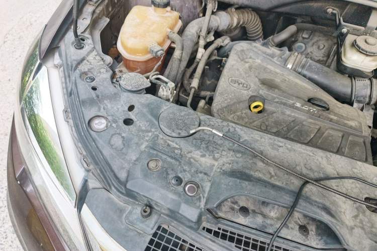 Used BYD S7 2015 2.0T Upgraded Automatic Luxury Version Engine Bay Right