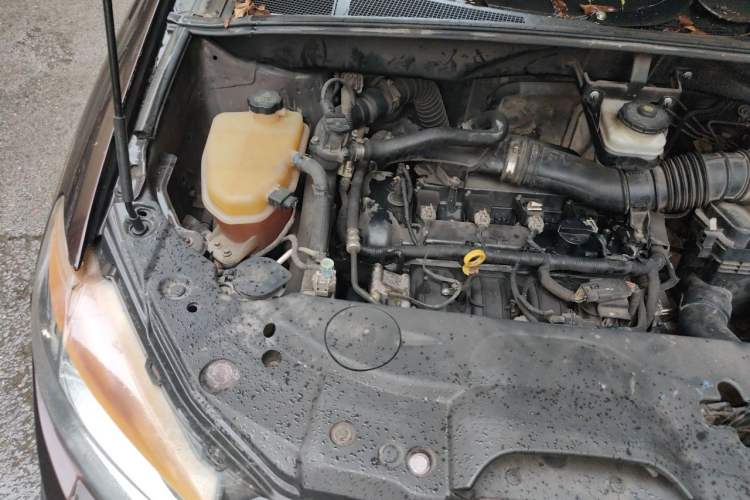 Used BYD S7 2015 2.0T Upgraded Automatic Luxury Version Engine Bay Right
