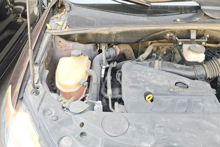 Used BYD S7 2015 2.0T Upgraded Automatic Luxury Version Engine Bay Right