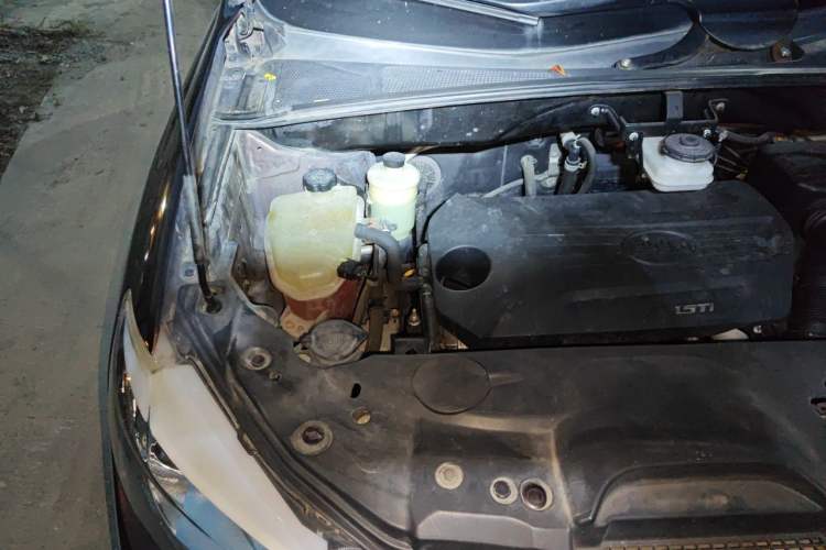 Used BYD S7 2015 1.5T Manual Luxury Model Engine Bay Right