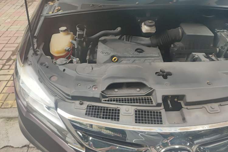 Used BYD S7 2015 2.0T Automatic Prestige Model Engine Bay Right