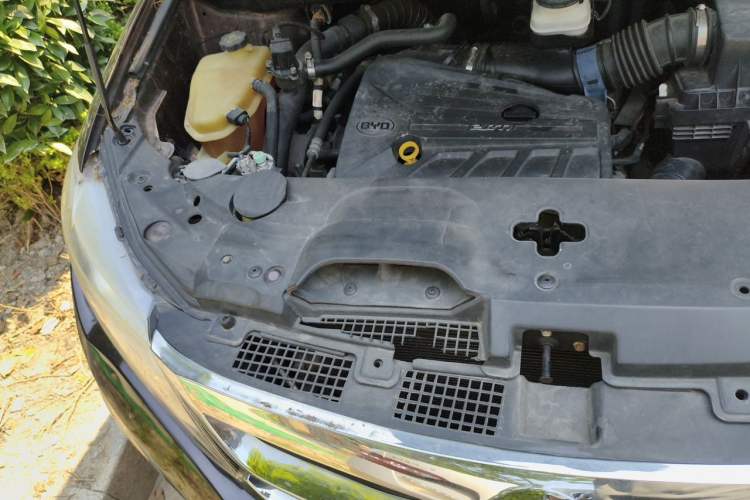 Used BYD S7 2015 2.0T Automatic Prestige Model Engine Bay Right