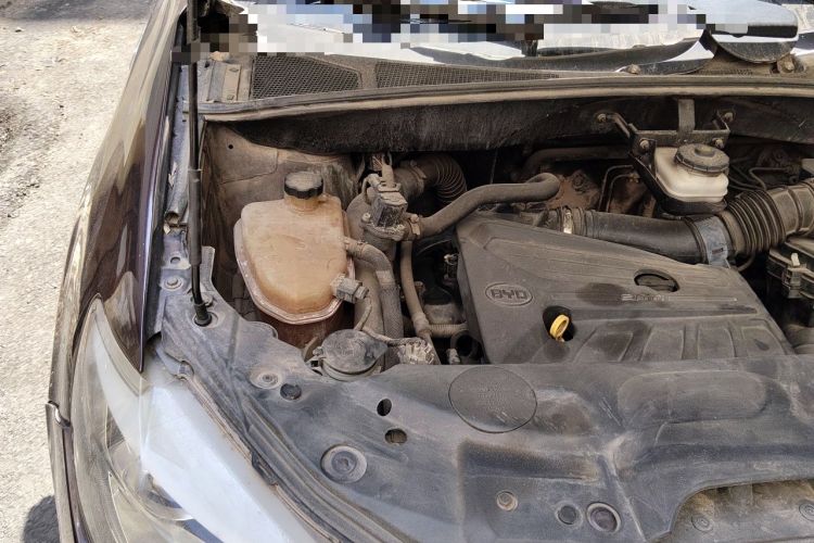 Used BYD S7 2015 2.0T Upgraded Automatic Luxury Version Engine Bay Right